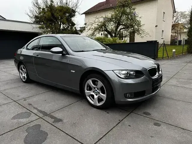 Gebraucht BMW 320 Sport Line 177 PS (130 kW) 2007 Grau Coupé