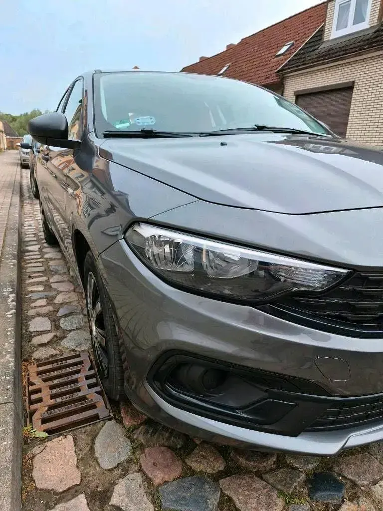 Gebraucht Fiat Tipo 95 PS (69 kW) 2021 Grau Kleinwagen
