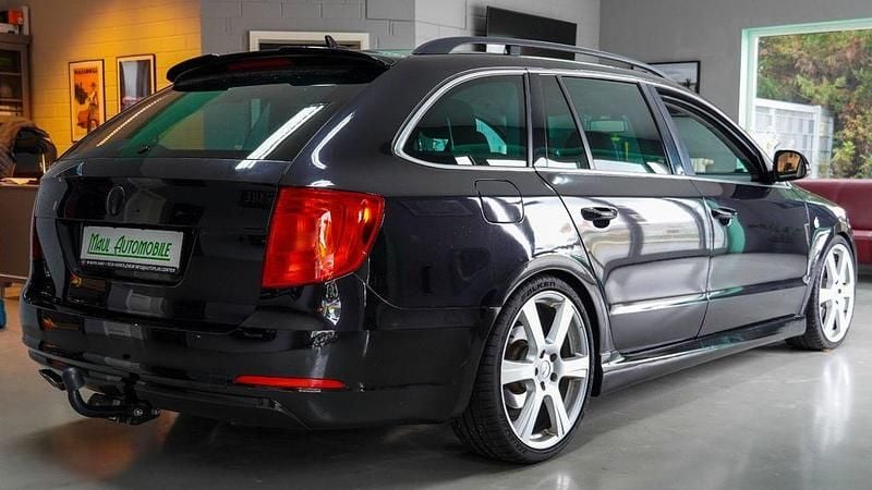 Gebraucht Skoda Superb Exclusive 140 PS (102 kW) 2013 Cerna magic/black magic Kombi