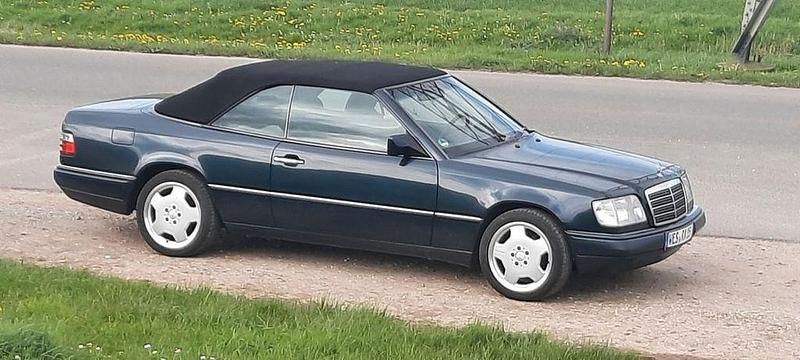 Second-hand Mercedes E200 136 CP (100 kW) 1997 Negru Cabrio