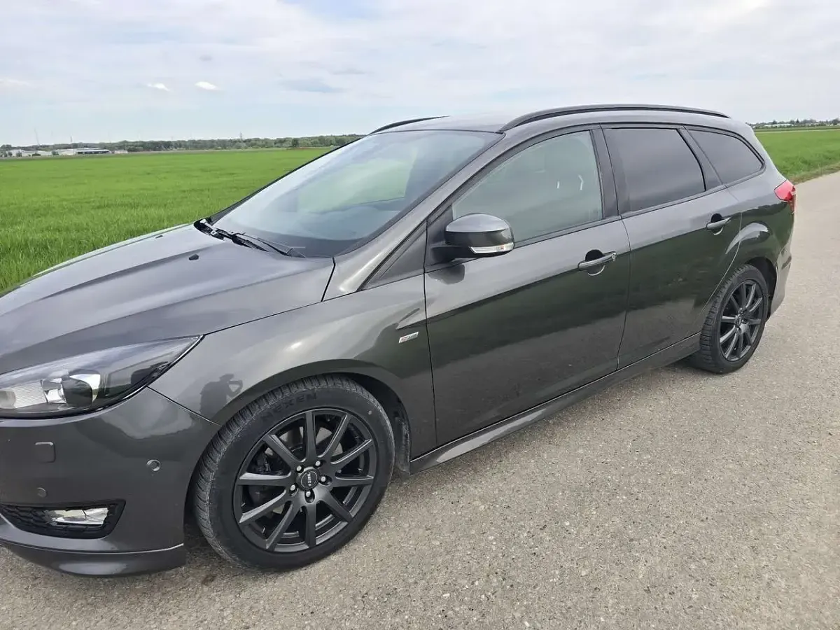 Usata Ford Focus ST 182 CV (133 kW) 2017 Grigio Station wagon