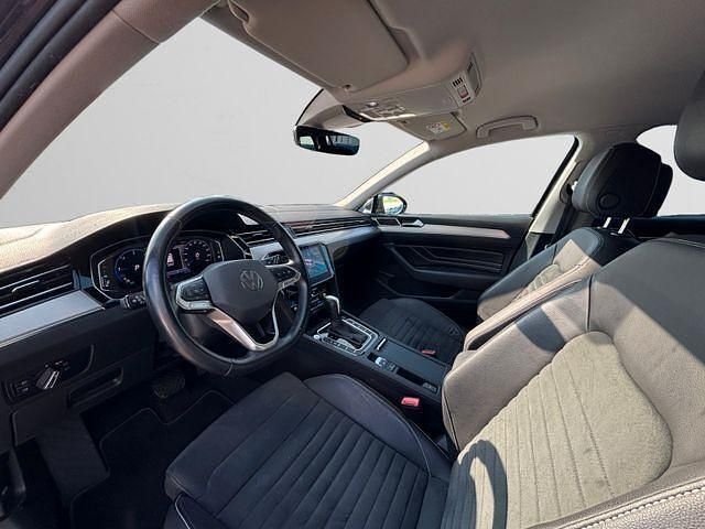 Gebraucht VW Passat Elegance 150 PS (110 kW) 2021 Black metallic Kombi