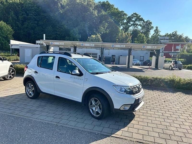 Weiß Gebraucht 2021 Dacia Sandero Stepway Kleinwagen | 9.499 € (Superpreis) - Bild 1/4