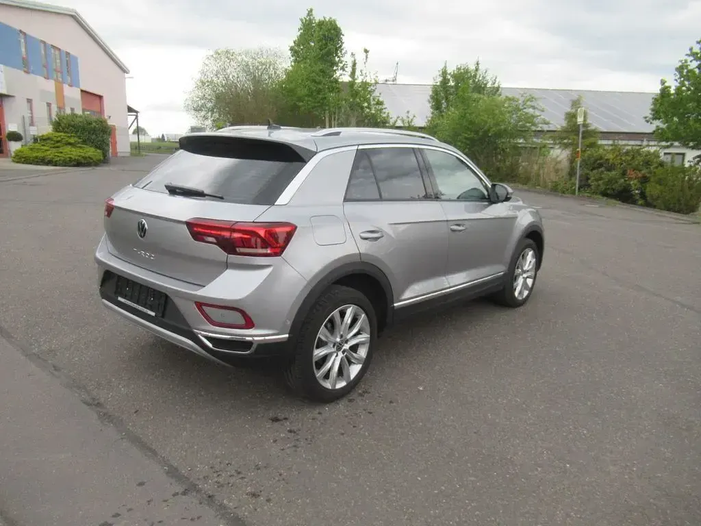 Second-hand VW T-Roc IQ Drive 150 CP (110 kW) 2024 Argintiu SUV
