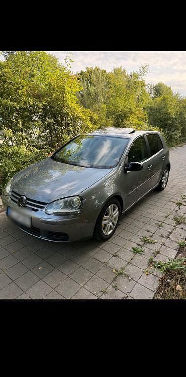 Grau Gebraucht 2005 VW Golf V Limousine | 5.890 € (Etwas zu teuer) - Bild 1/4