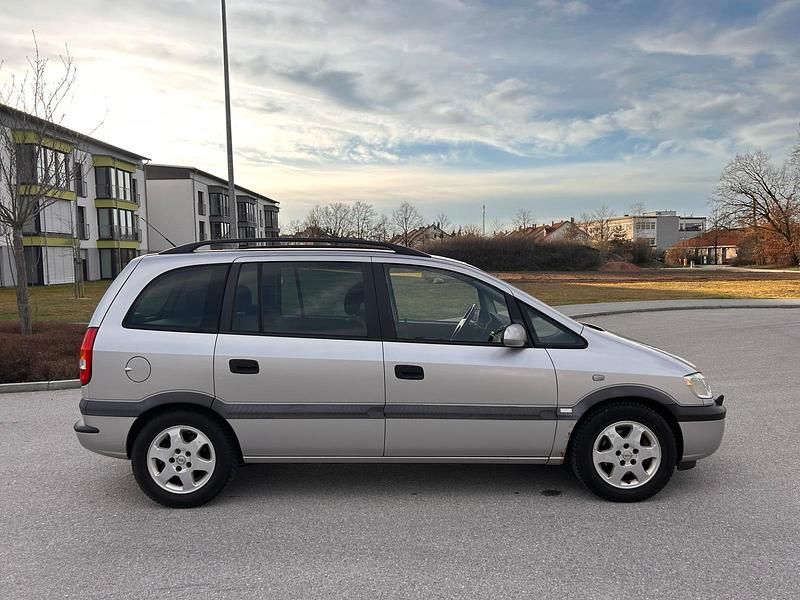 Gebraucht Opel Zafira Elegance 147 PS (108 kW) 2001 Silber Van / Kleinbus