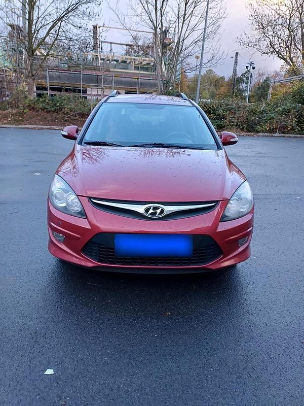 Gebraucht Hyundai i30 90 PS (66 kW) 2012 Rot Kombi