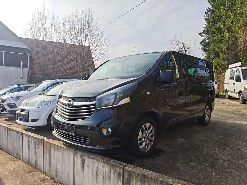 Gebraucht Opel Vivaro 145 PS (106 kW) 2017 Mitternachtsschwarz Van / Kleinbus