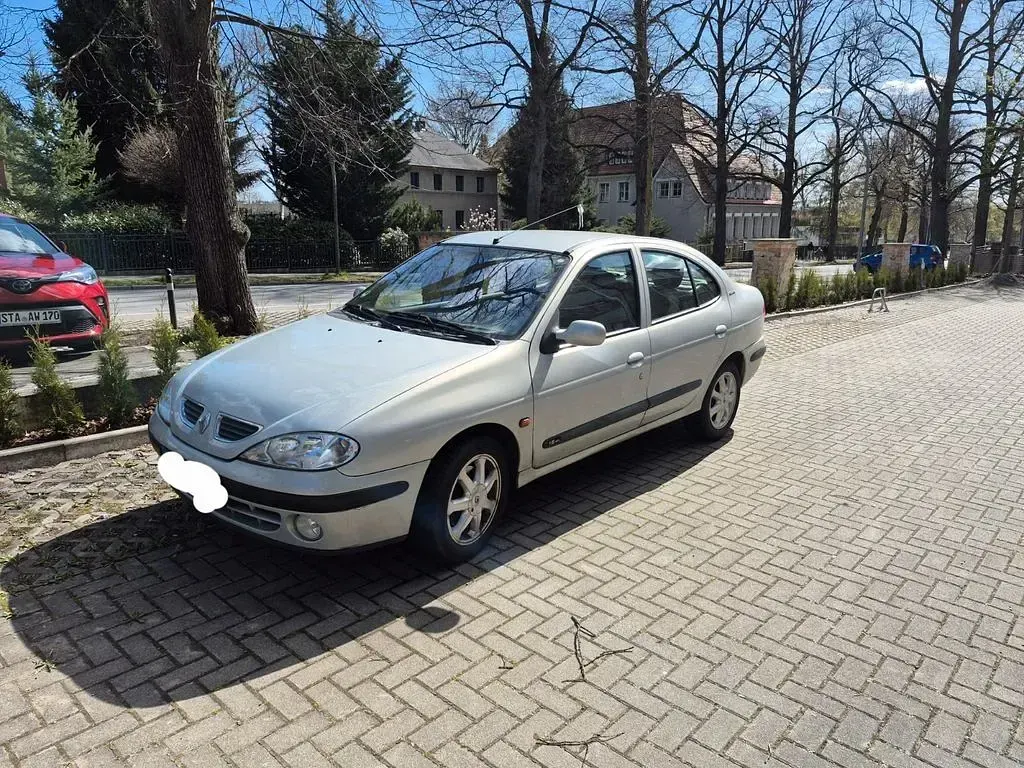 Gebraucht Renault Mégane Expression 107 PS (78 kW) 2001 Silber Limousine