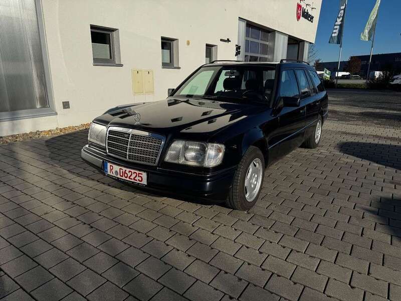 Schwarz Gebraucht 1996 Mercedes E200 Kombi | 5.290 € (Fairer Preis) - Bild 1/4