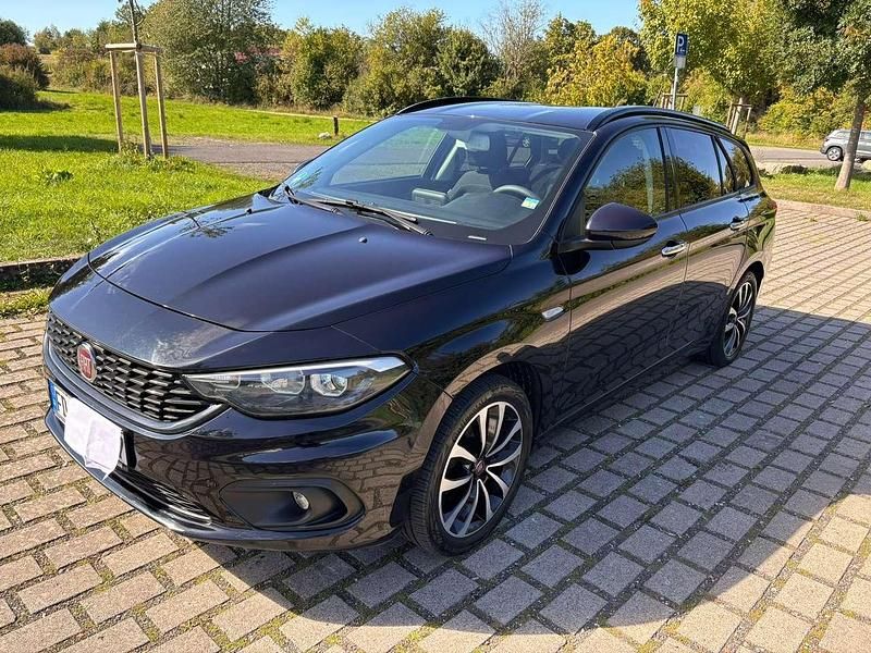 Schwarz Gebraucht 2019 Fiat Tipo Lounge Kombi | 12.500 € (Guter Preis) - Bild 1/4