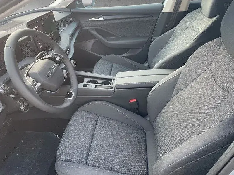 Gebraucht Skoda Superb Essence 150 PS (110 kW) 2026 Silber Kombi