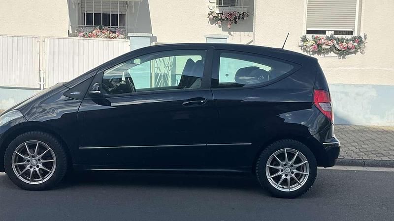 Gebraucht Mercedes A160 95 PS (69 kW) 2010 Schwarz Kleinwagen