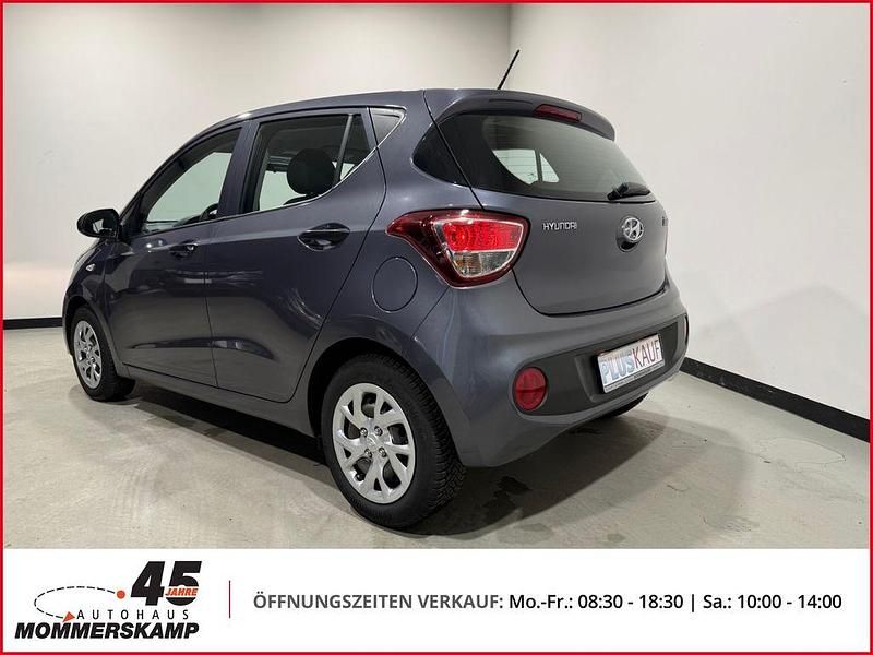 Gebraucht Hyundai i10 Select 67 PS (49 kW) 2019 Grau Kleinwagen