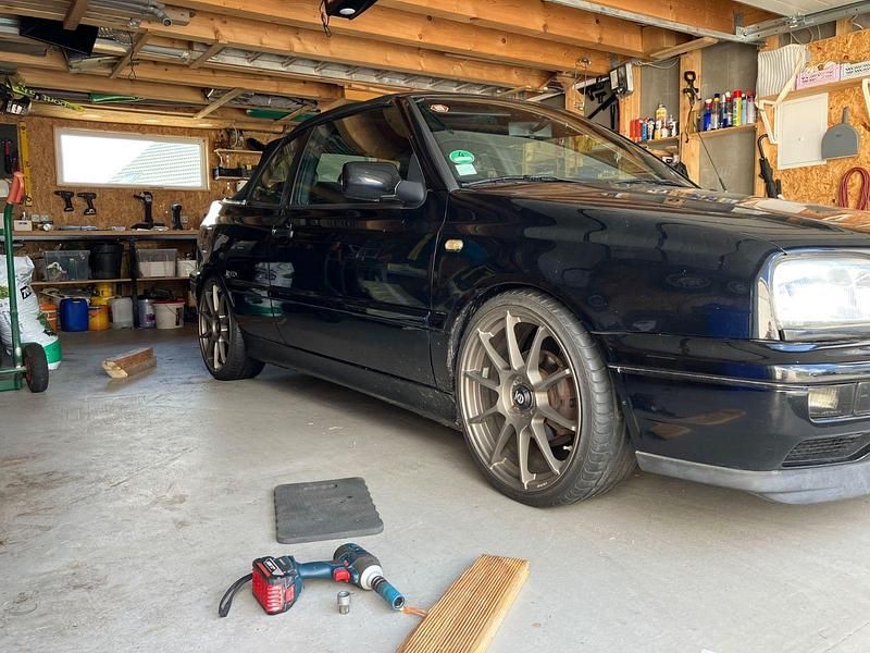 Gebraucht VW Golf Cabriolet 90 PS (66 kW) 1997 Schwarz Cabrio