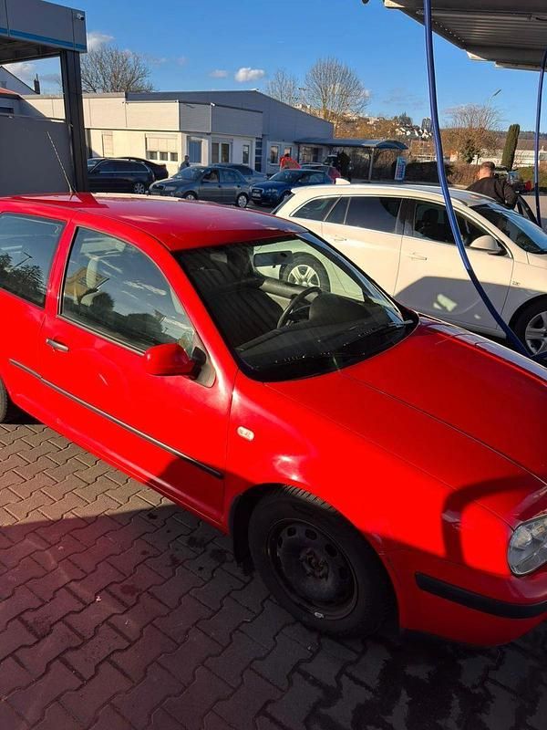 Second-hand VW Golf IV 101 CP (74 kW) 2000 Roșu Berlinǎ