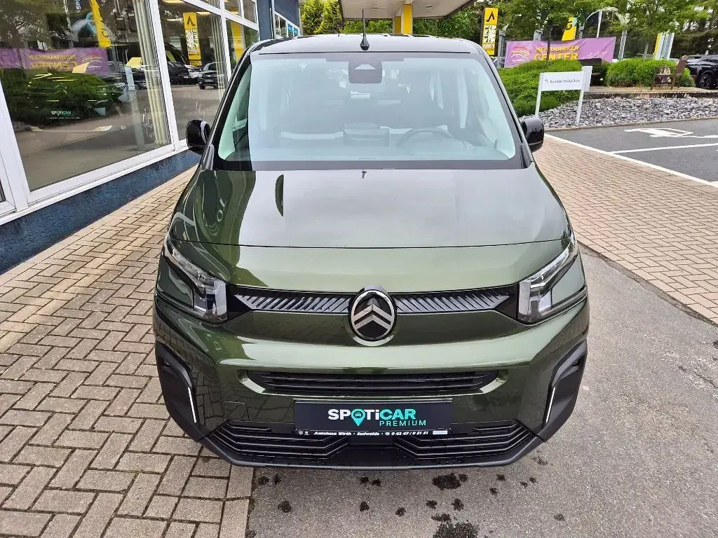 Neu Citroën Berlingo 131 PS (96 kW) 2026 Grün Van / Kleinbus