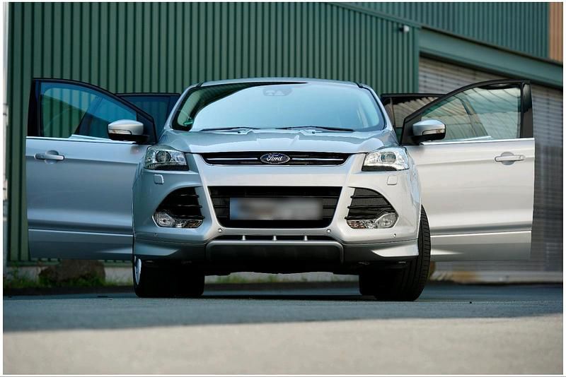 Gebraucht Ford Kuga Individual 150 PS (110 kW) 2016 Silber SUV