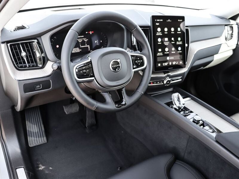 Neu Volvo XC60 Plus 250 PS (183 kW) 2025 Vapour grey / metallic SUV