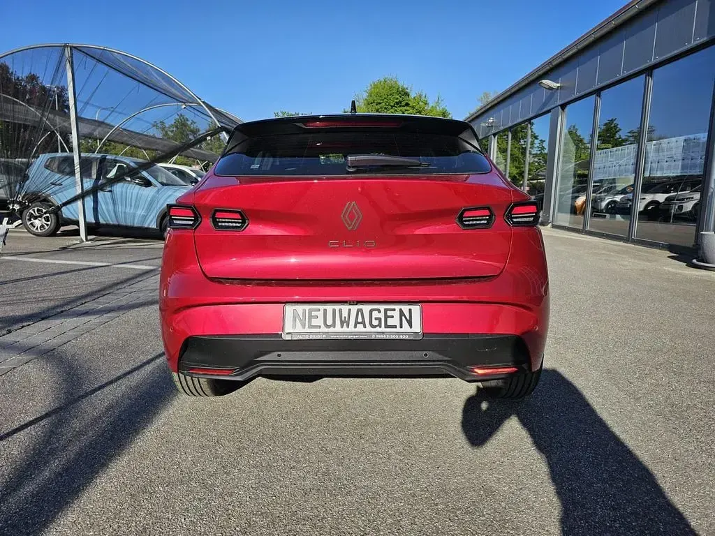 Ny Renault Clio V Evolution 114 HK (83 kW) 2026 Rød Sedan