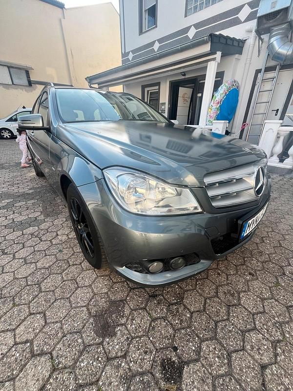 Grün Gebraucht 2011 Mercedes C180 Kombi | 5.000 € (Guter Preis) - Bild 1/4