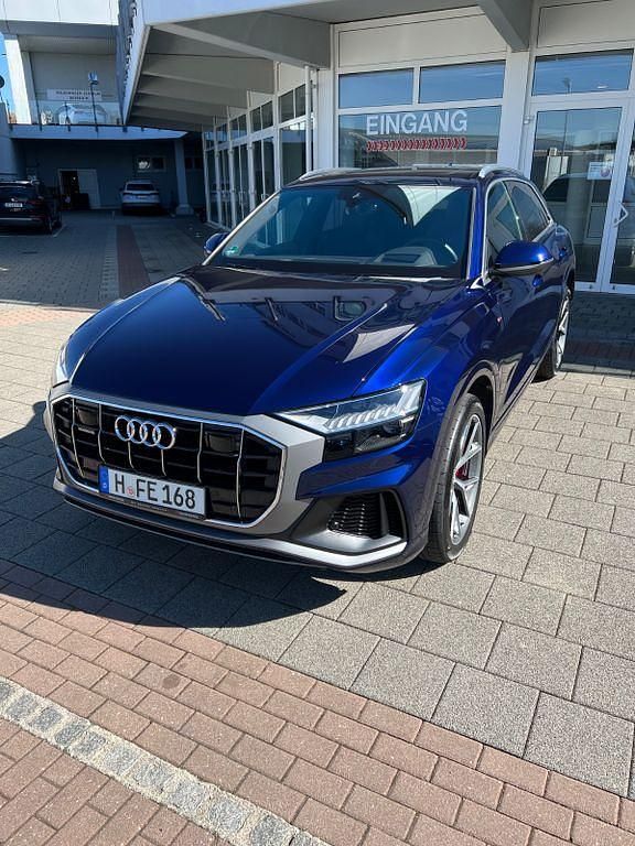 Blau Gebraucht 2018 Audi Q8 Ambiente SUV | 55.700 € (Guter Preis) - Bild 1/4