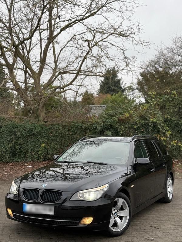 Schwarz Gebraucht 2008 BMW 530 Kombi | 3.900 € (Superpreis) - Bild 1/4