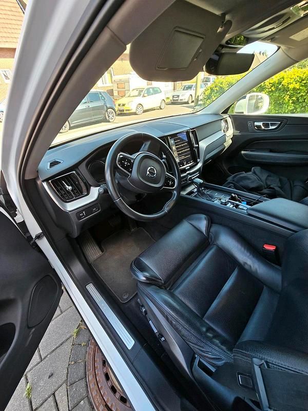 Gebraucht Volvo XC60 190 PS (139 kW) 2017 Weiß SUV