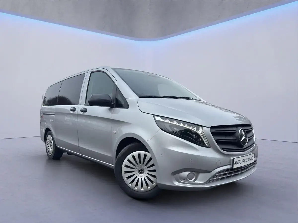 Gebraucht Mercedes Vito Edition 190 PS (139 kW) 2023 Silber Van