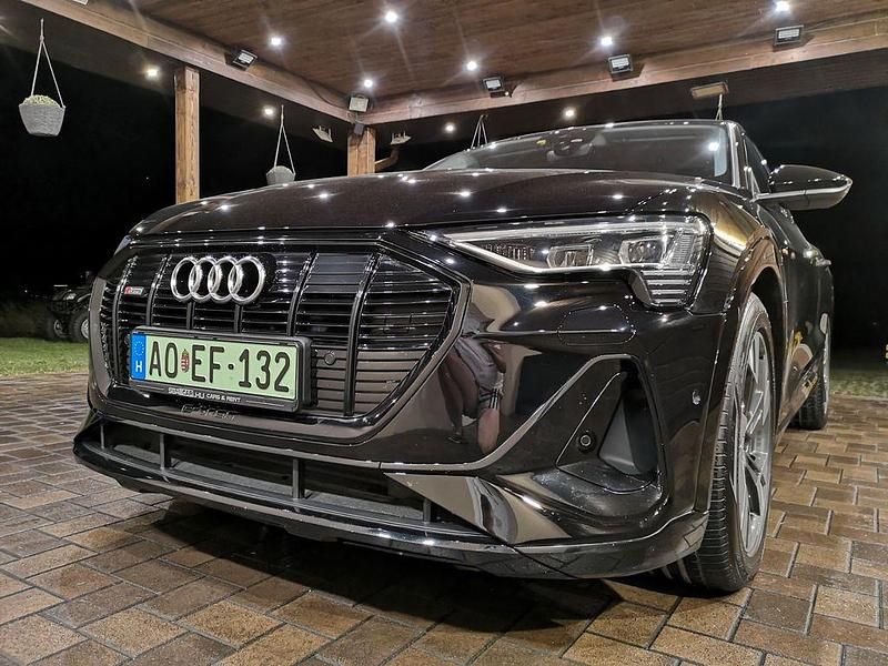 Schwarz Gebraucht 2021 Audi e-tron S-Line SUV | 35.440 € (Superpreis) - Bild 1/4