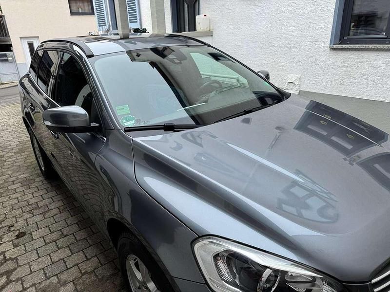 Gebraucht Volvo XC60 Momentum 190 PS (139 kW) 2016 Silber SUV