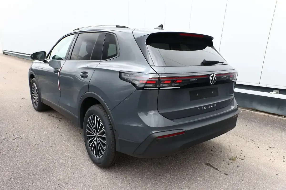Neu VW Tiguan IQ Drive 150 PS (110 kW) 2026 Delfingrau metallic SUV