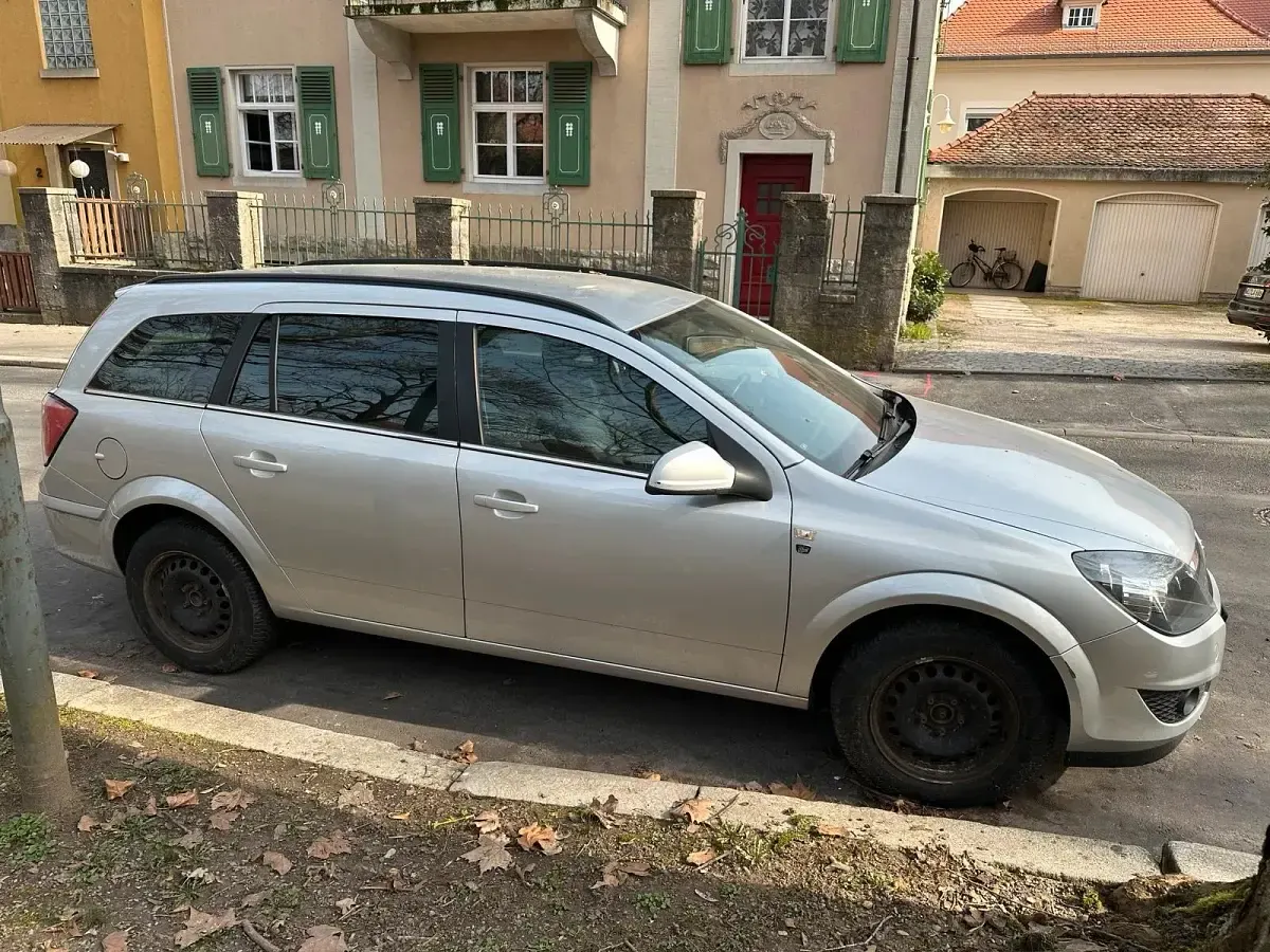 Gebraucht Opel Astra 110 PS (80 kW) 2010 Silber Kombi