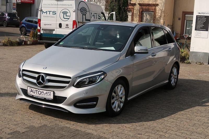 Gebraucht Mercedes B180 122 PS (89 kW) 2015 Silber Kleinwagen
