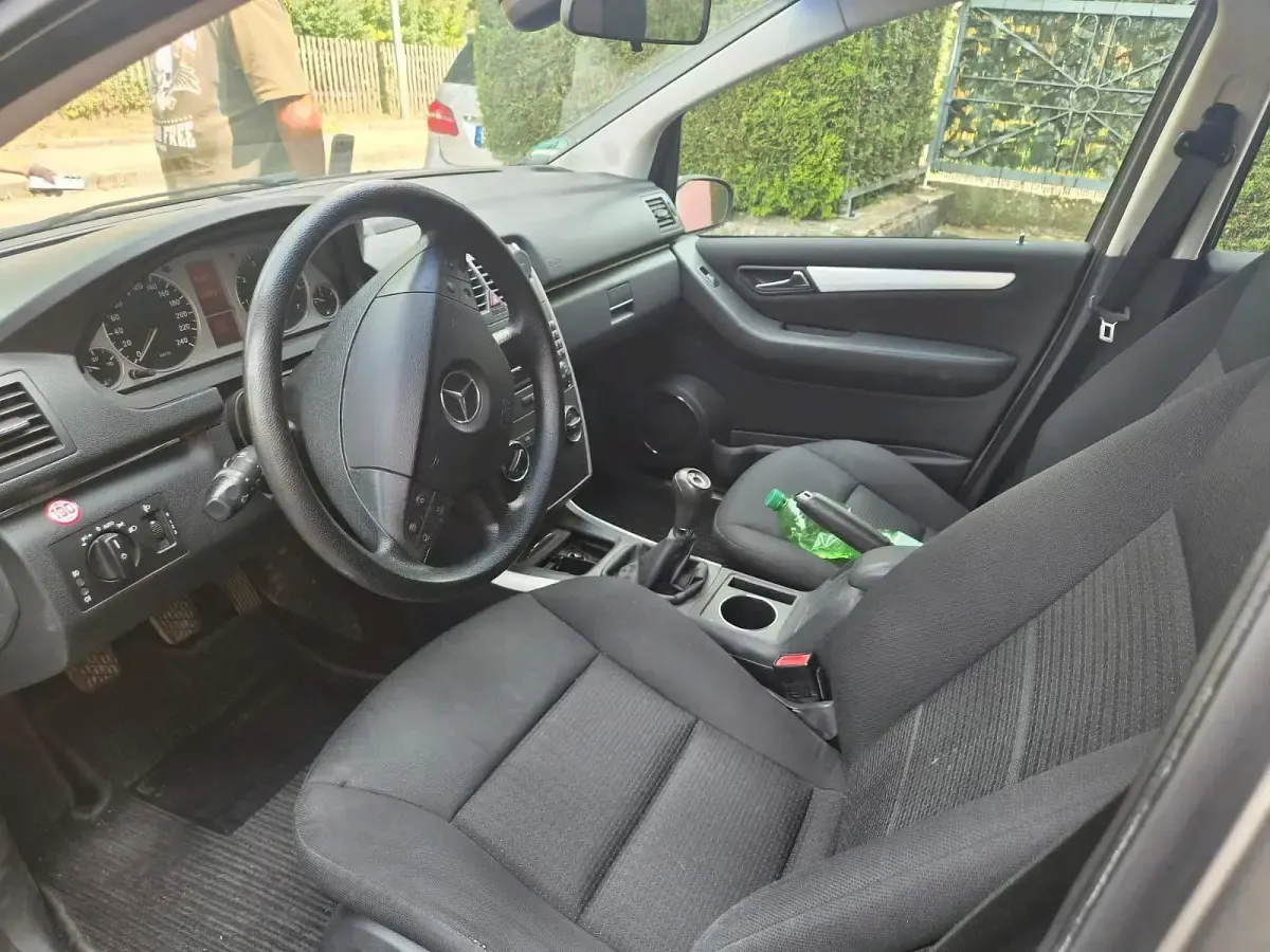 Gebraucht Mercedes B150 95 PS (69 kW) 2005 Silber Van / Kleinbus