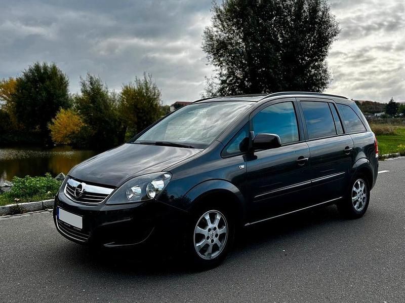 Grau Gebraucht 2014 Opel Zafira Van / Kleinbus | 4.790 € (Guter Preis) - Bild 1/4
