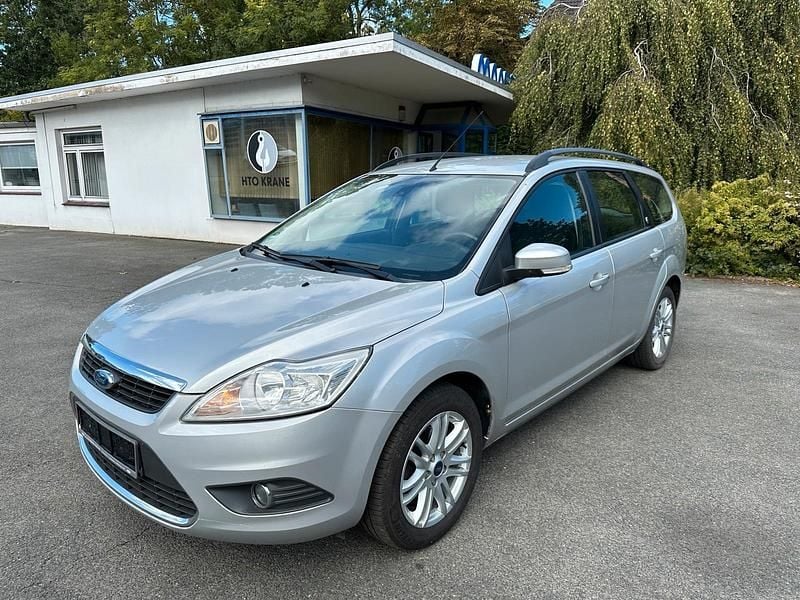 Silber Gebraucht 2009 Ford Focus Ghia Kombi | 2.950 € (Etwas zu teuer) - Bild 1/4