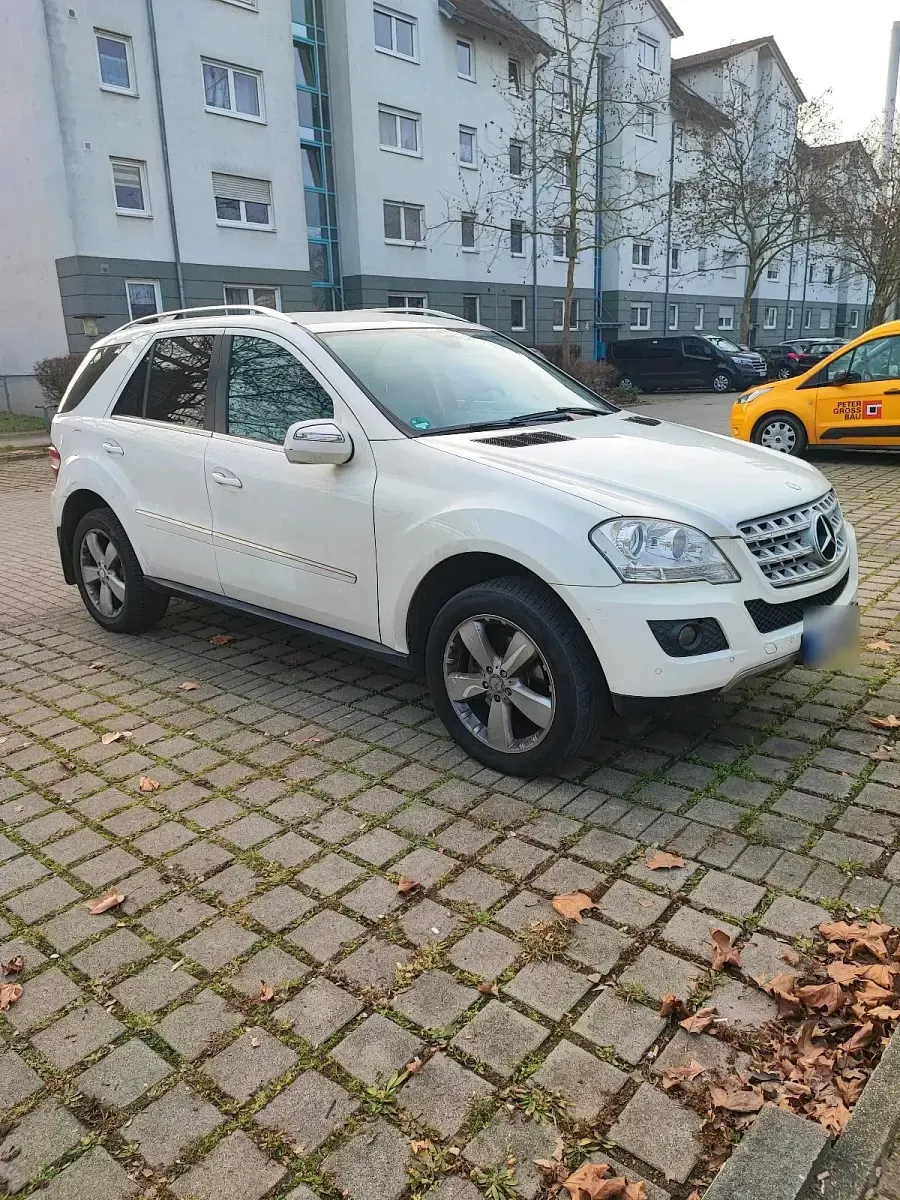 Gebraucht Mercedes ML320 226 PS (166 kW) 2009 Weiß SUV