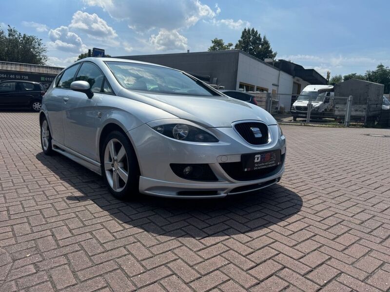 Grau Gebraucht 2005 Seat Leon Stylance Limousine | 2.500 € (Fairer Preis) - Bild 1/4