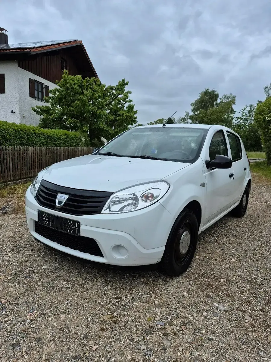 Używany Dacia Sandero 75 KM (55 kW) 2009 Biały Hatchback