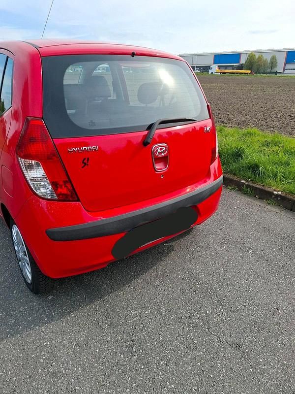 Gebraucht Hyundai i10 67 PS (49 kW) 2010 Rot Kleinwagen