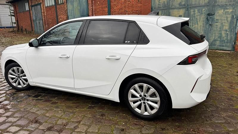 Gebraucht Opel Astra Business Edition 131 PS (96 kW) 2023 Weiß Limousine