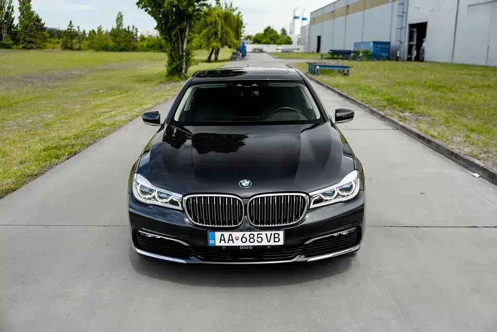 Gebraucht BMW 730 265 PS (194 kW) 2019 Grau Limousine