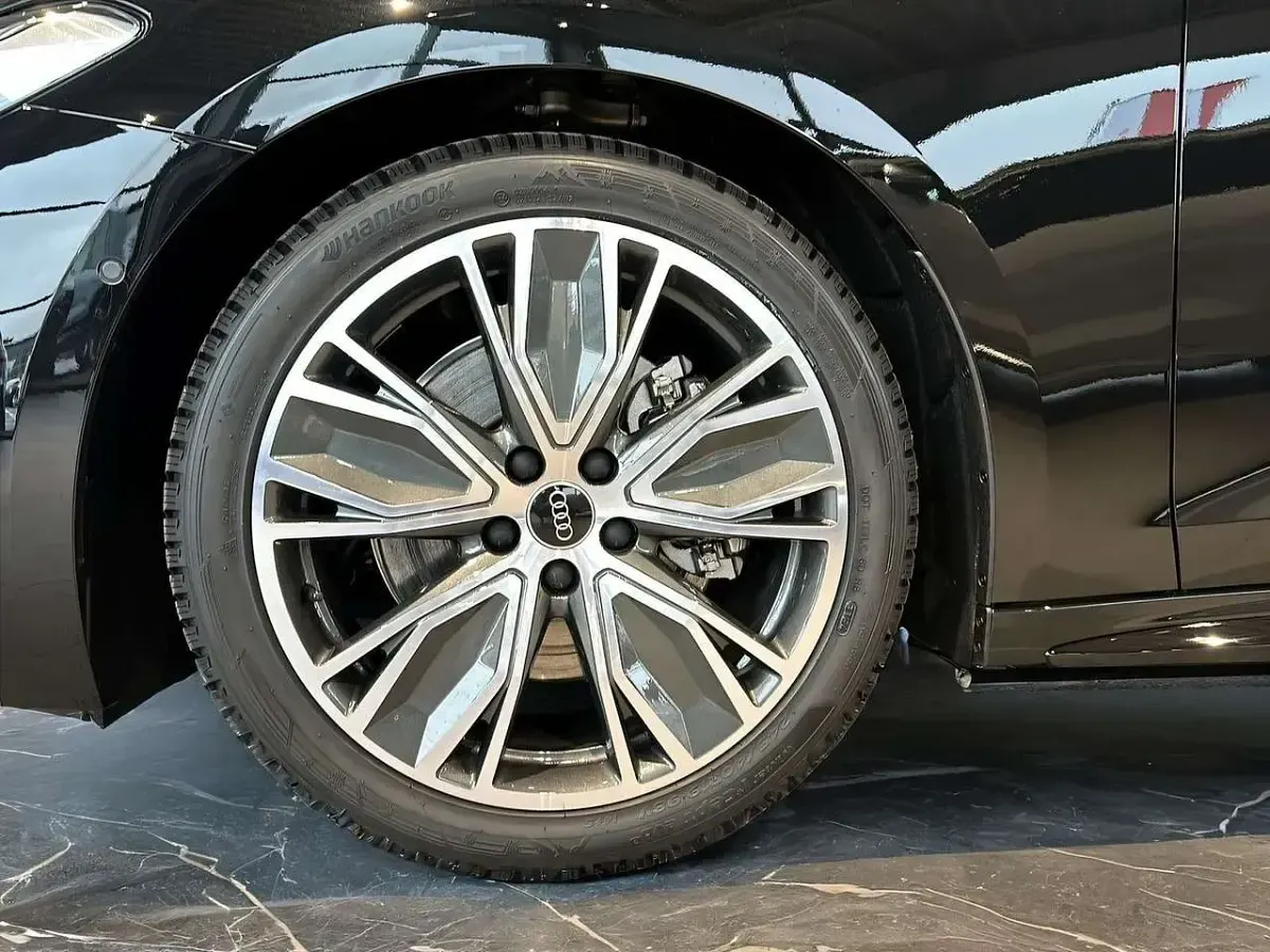 Gebraucht Audi A5 Ambiente 204 PS (150 kW) 2024 Mythosschwarz metallic Coupé