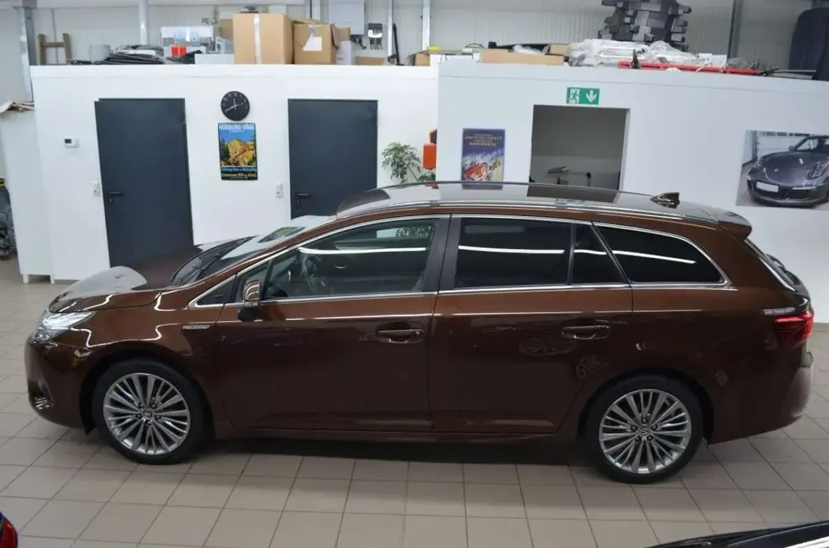 Gebraucht Toyota Avensis Executive 147 PS (108 kW) 2016 Havannabraun mica metallic Kombi