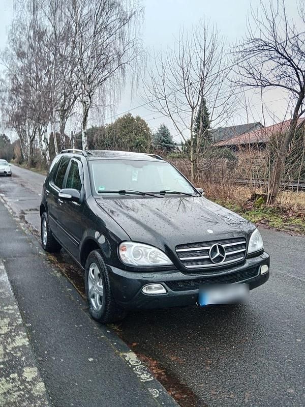 Schwarz Gebraucht 2005 Mercedes ML270 Edition SUV | 4.000 € (Guter Preis) - Bild 1/4