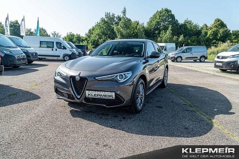 Grigio vesuvio, metallic Gebraucht 2021 Alfa Romeo Stelvio Super SUV | 28.990 € (Superpreis) - Bild 1/4