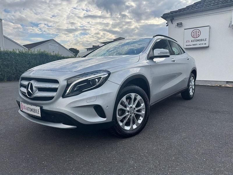 Gebraucht Mercedes GLA200 Style 136 PS (100 kW) 2016 Silber SUV