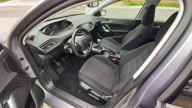 Gebraucht Peugeot 308 Active 131 PS (96 kW) 2015 Lack grau artense Kombi