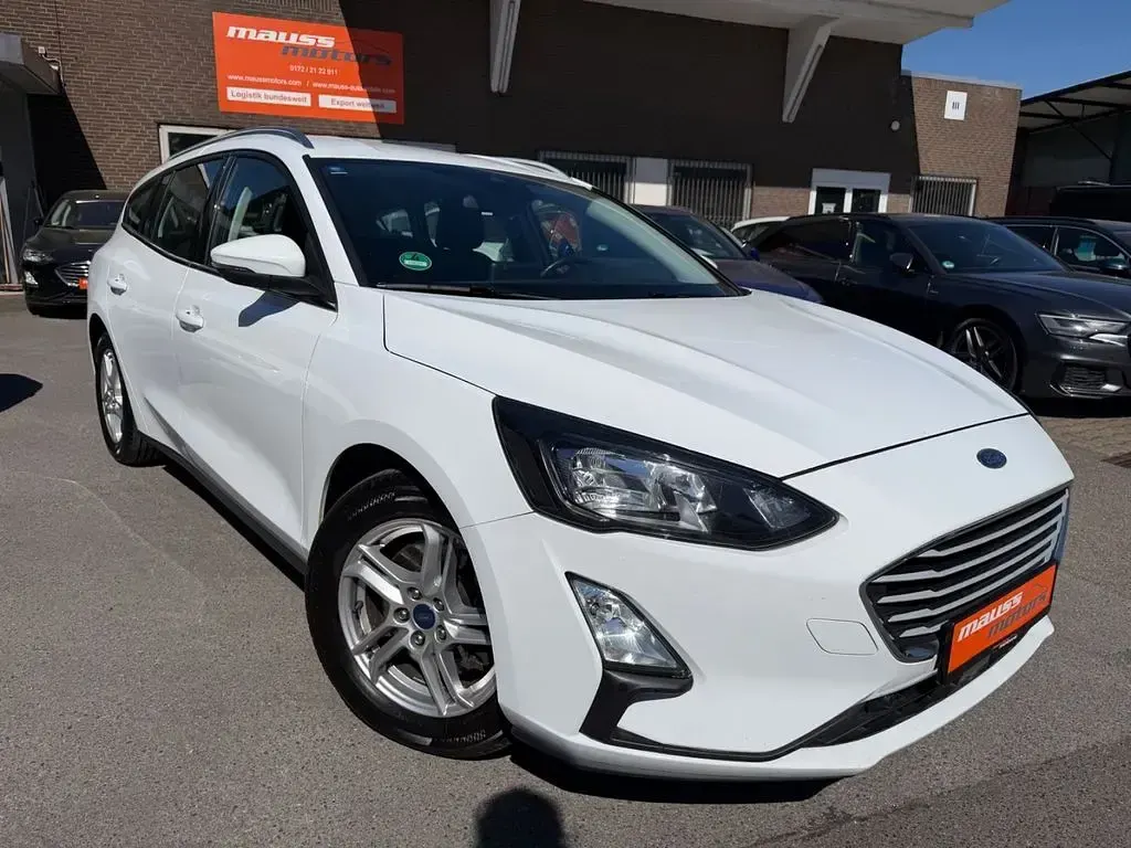 Używany Ford Focus Cool & Connect 120 KM (88 kW) 2022 Biały Sedan/Limuzyna
